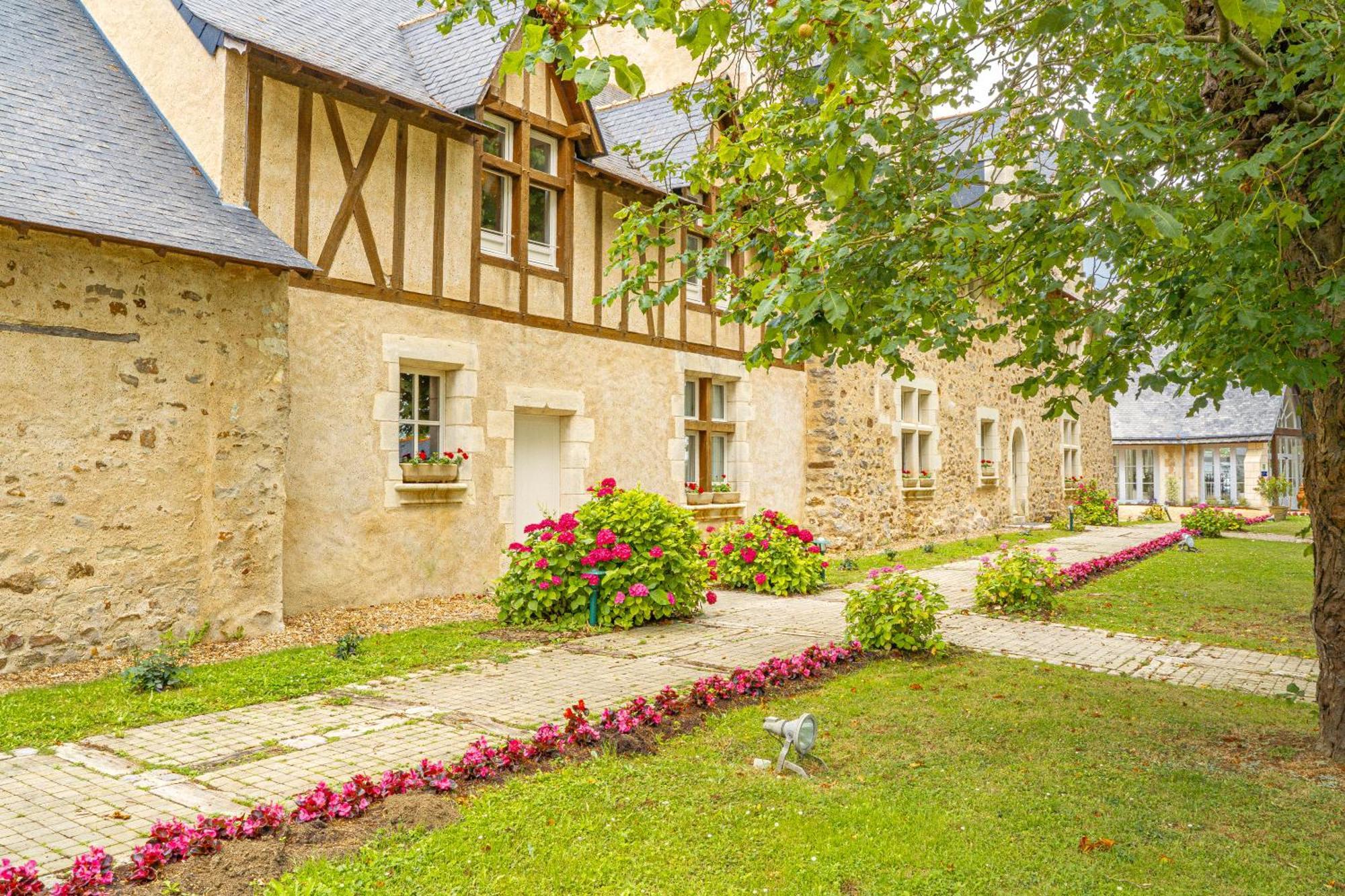 Chateau De Noirieux Briollay Exterior photo